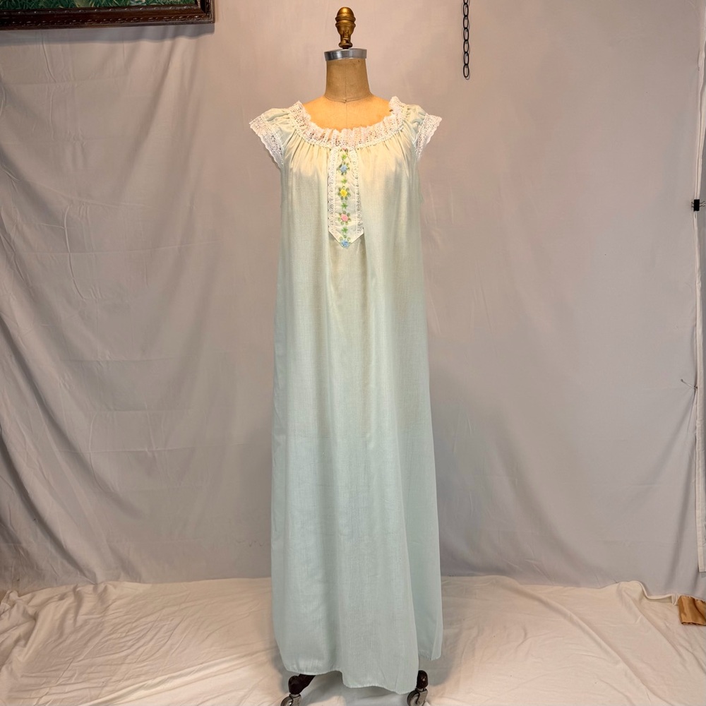 VINTAGE 60s cottage prairie floral embroidered nightgown robe housecoat set lace - Picture 4 of 17